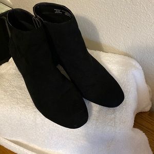 Arizona ankle boots size 8